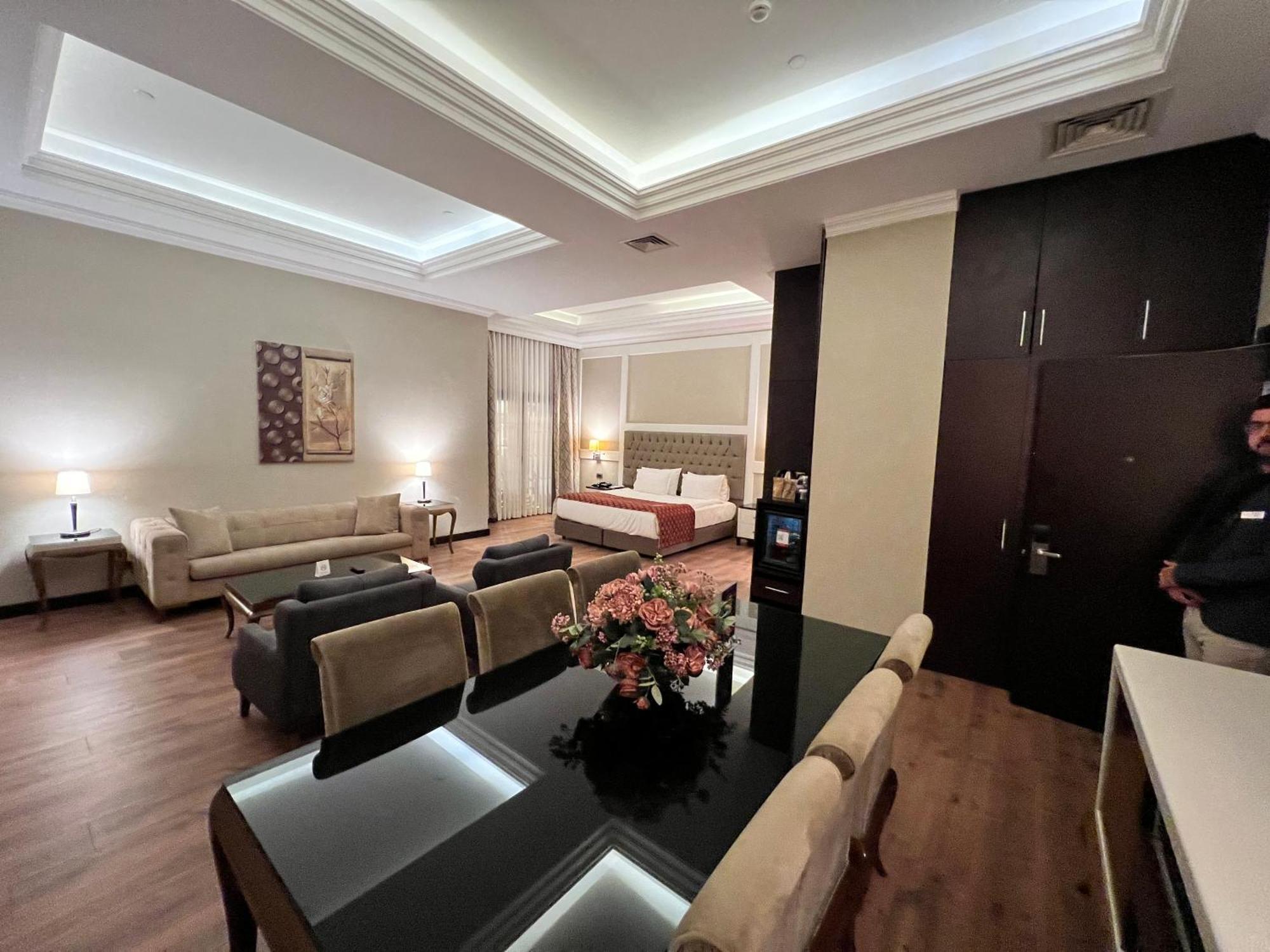 Ramada By Wyndham Merter Отель